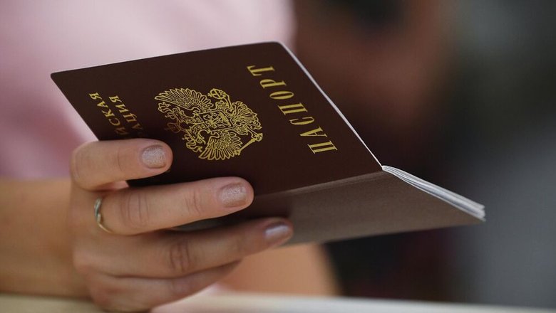 Аксенов призвал лишать гражданства тех, кто приобрел его незаконно