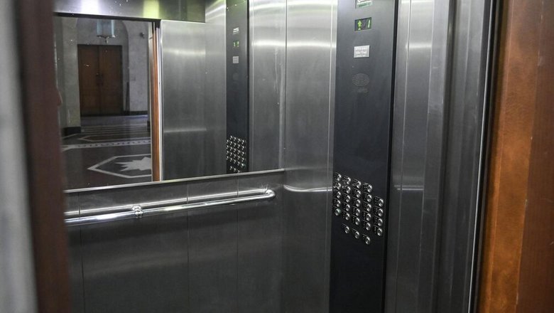 Файзуллин: в России к 2030 году могут не успеть заменить старые лифты