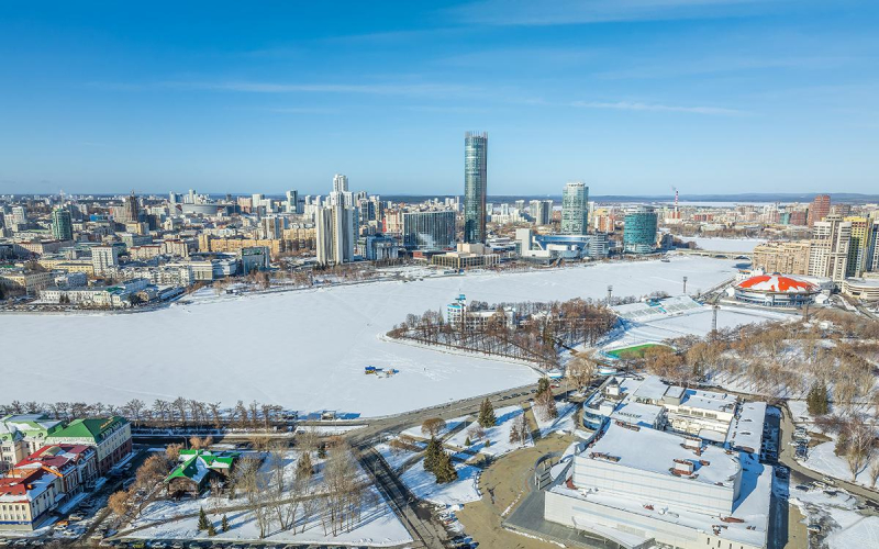 Названы мегаполисы России с подешевевшей за месяц арендой жилья