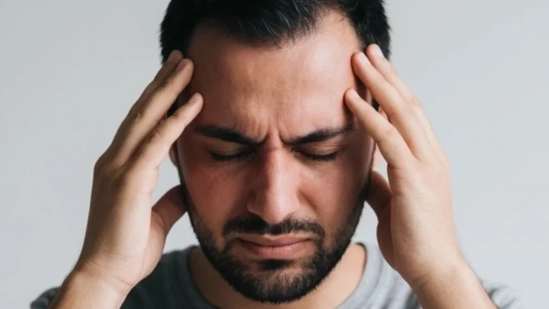Врач Кондрахин объяснил, на что указывает головная боль у мужчин