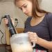 Как избавиться от накипи в утюге внутри уксусом и водой